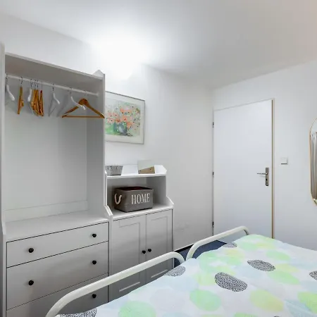 Hill 60 By Interhome